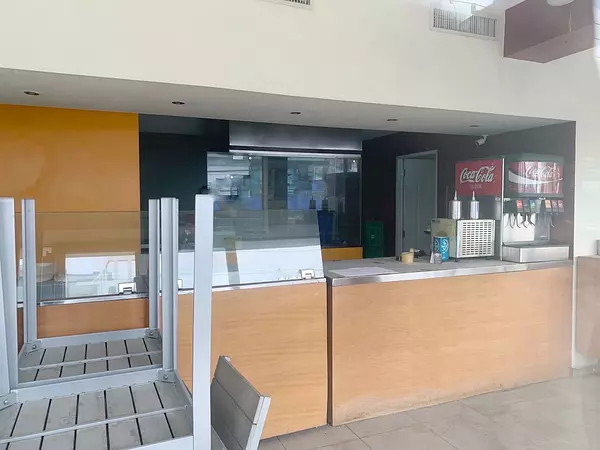 oficinas y locales comerciales - local en Piantini 4