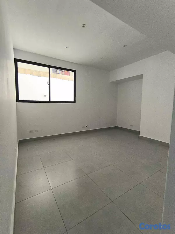 oficinas y locales comerciales - Local en primer piso en la Julia  7