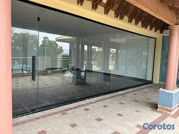 oficinas y locales comerciales - LOCAL CON UNA DE LAS MEJORES VISTAS HACIA EL MAR EN EL 3er NIVEL. 3