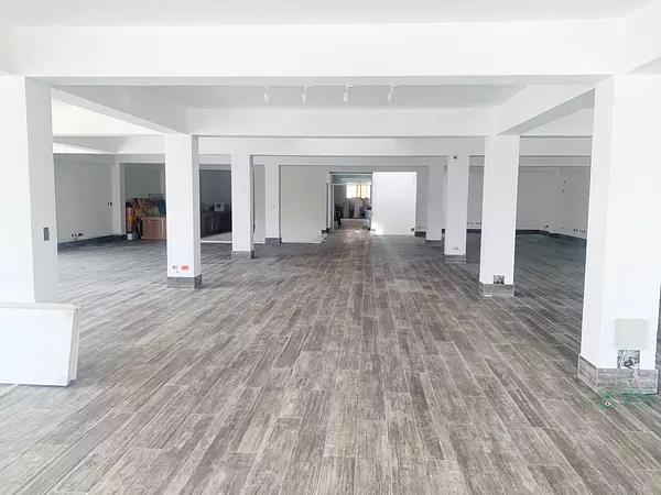 oficinas y locales comerciales - local en Evaristo morales 3