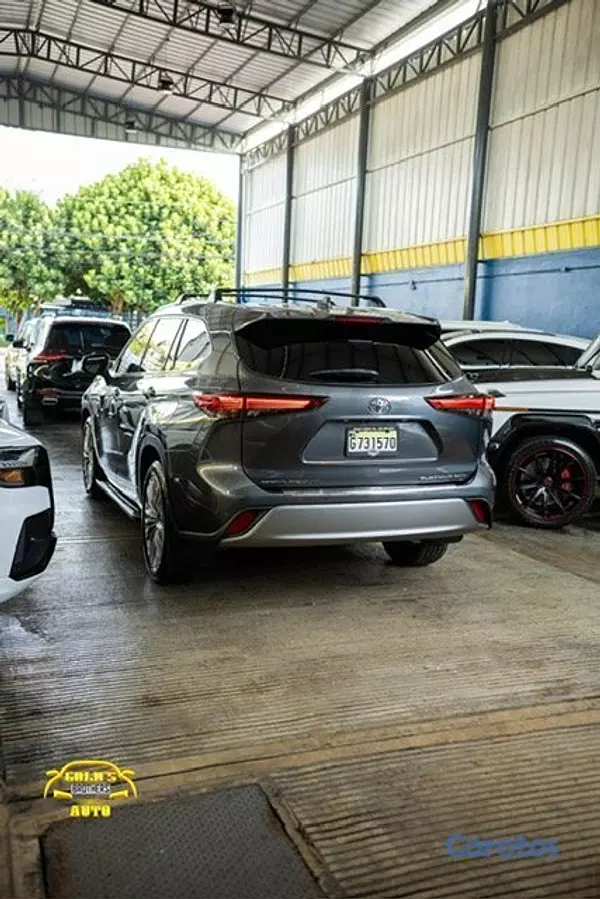 jeepetas y camionetas - Toyota Highlander Platinum 2023 Clean Carfax 4