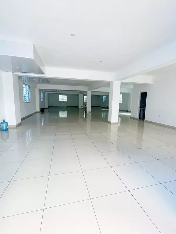 oficinas y locales comerciales - Local céntrico en Primer nivel  5