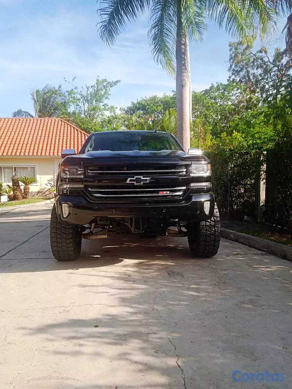 jeepetas y camionetas - Chevrolet Silverado z71 2016 6