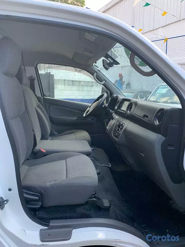 otros vehiculos - NISSAN NV350 CARAVAN  9