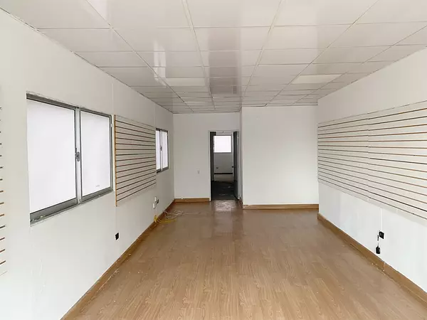 oficinas y locales comerciales - Local céntrico en Bella vista 4