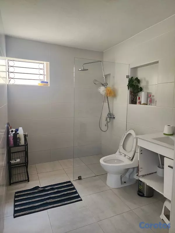 casas - vendo casa gacela avenida independencia dos niveles tres habitaciones dos parque 7