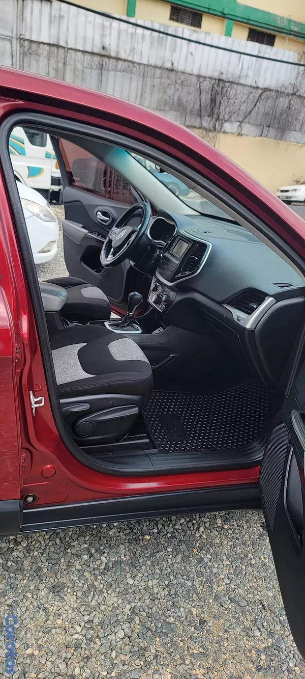 jeepetas y camionetas - JEEP GRAND CHEROKEE SPORT 2014 4