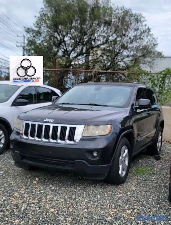 jeepetas y camionetas - JEEP GRAND CHEROKEE LAREDO 2011 3
