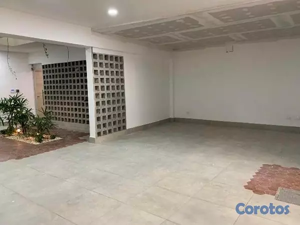 oficinas y locales comerciales - Local comercial en alquiler en la Zona Colonial 8