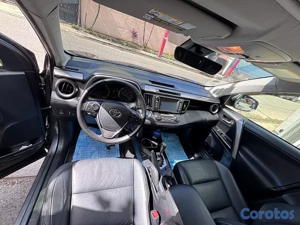 jeepetas y camionetas - Toyota RAV4 2017 hybrid limited 
(73,000 Millas). 5