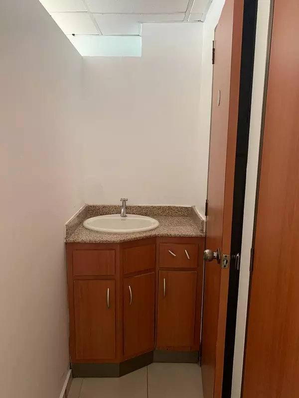 oficinas y locales comerciales - 🔵Alquilo local 2do piso  82 mts en piantini 4