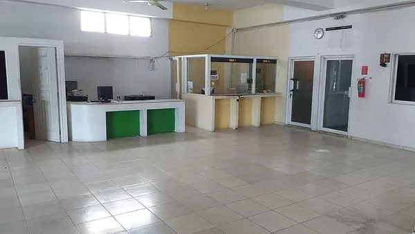 oficinas y locales comerciales - Edificio de 2 niveles Aut. Duarte km 26
 6