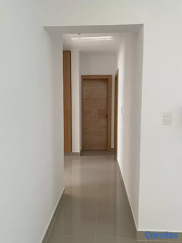 apartamentos - Venta de apartamento con patio en Aut. San isidro 8