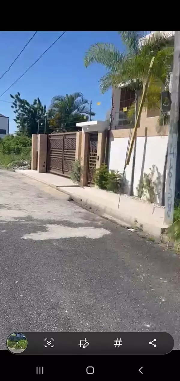 solares y terrenos - Solar de 330 metros Prado Oriental, con titulo deslindado y calles asfaltadas 4