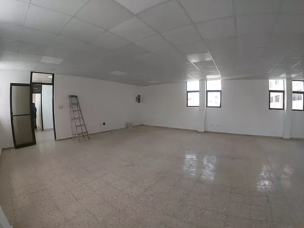 oficinas y locales comerciales - Alquilo Local 109 mts  3er piso  27 febrero  proximo a la tiradentes  2
