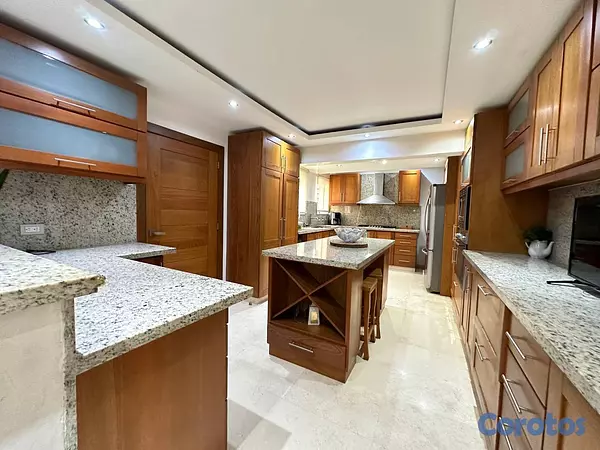 casas - Casa de 4 habitaciones 4 baños 4 parqueos en alqui 8