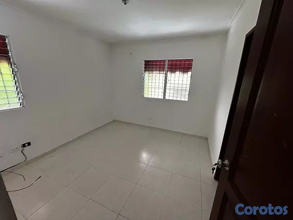 apartamentos - ¡Oportunidad! Vendo apartamento en Santo Domingo Oeste. 3er Nivel. 11