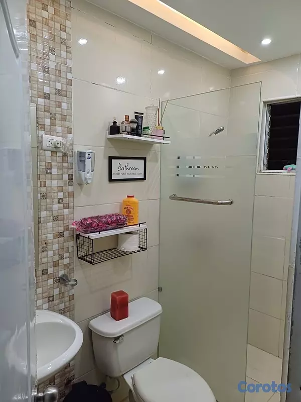 apartamentos - vendo ciudad jua Bosh remodelado tres habitaciones dos baño paruqoe  14