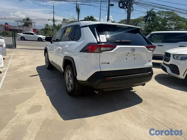jeepetas y camionetas - Toyota RAV4 XLE 2022
 4