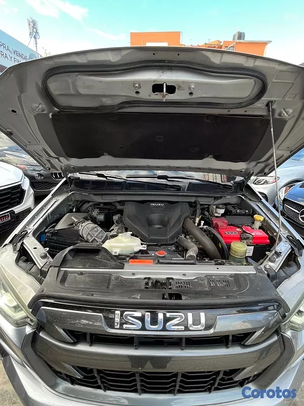 jeepetas y camionetas - Isuzu Dmax LSE 2022
 9