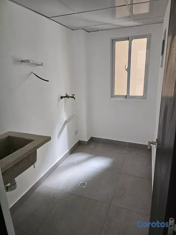 apartamentos - Casa en Alquiler con Potencial Comercial en Los Pr 10