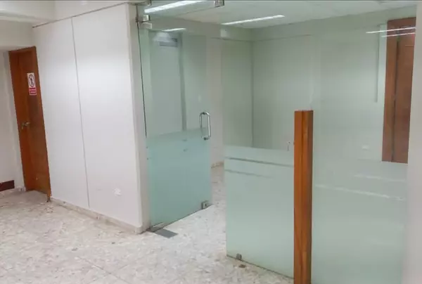 oficinas y locales comerciales - Local céntrico en Naco  5