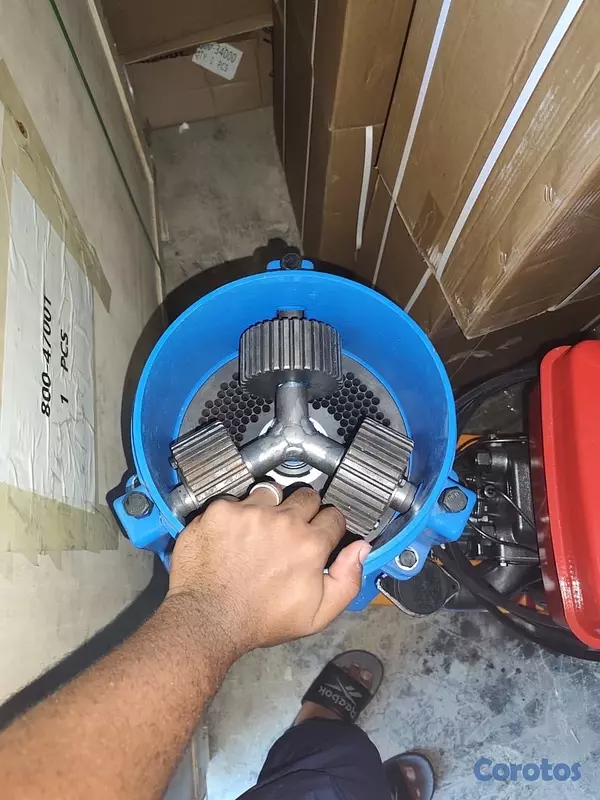 equipos profesionales - Paletisadora
 Industrial de gazoy, Producción: 500 kilos por hora.  2