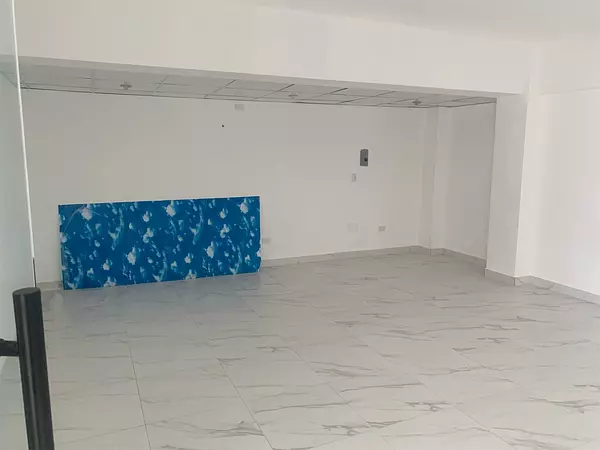 oficinas y locales comerciales - Local  en ensanche la Fe  5