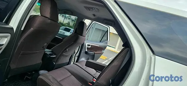 jeepetas y camionetas - Toyota fortuner 2018  8