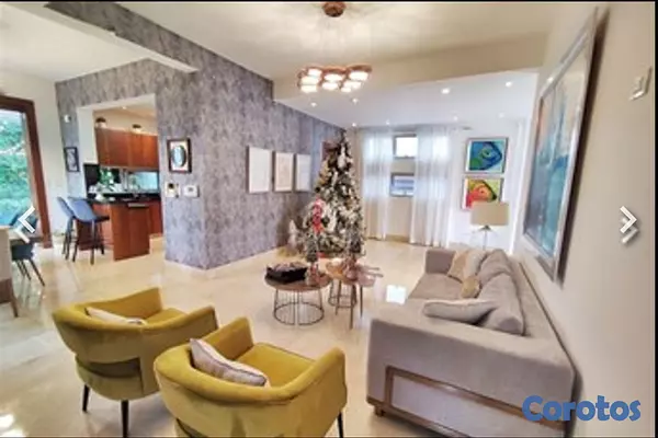 casas - Casa Lujosa en Residencial Cerrado, Sector Las Carmelitas 3