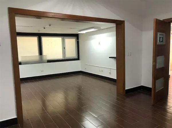 oficinas y locales comerciales - Local zona altamente comercial 1500 m 3