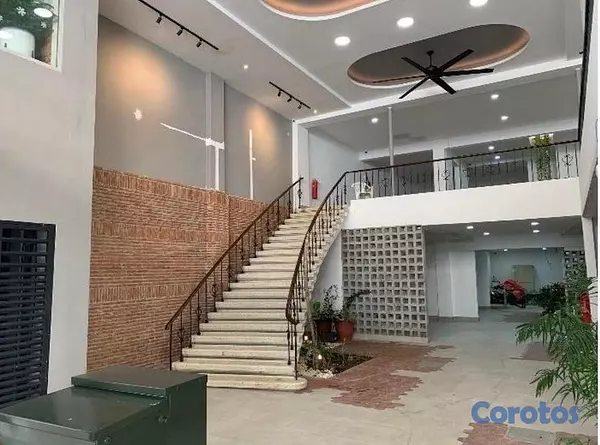 oficinas y locales comerciales - Local comercial en alquiler en la Zona Colonial 7