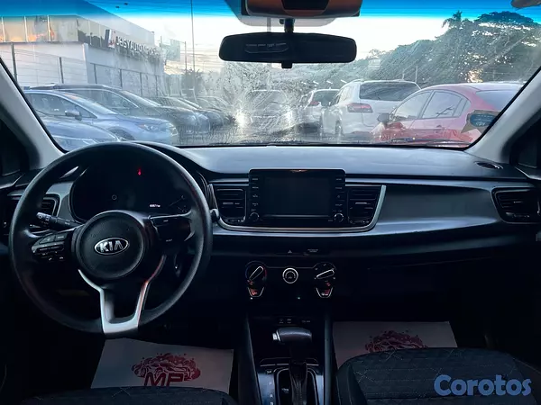 carros - kia Rio 2020 7