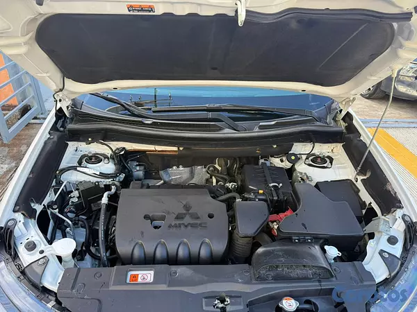 jeepetas y camionetas - Mitsubishi Outlander SE 2020 12