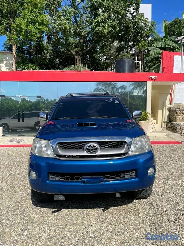 jeepetas y camionetas - Toyota hilux 2010 9