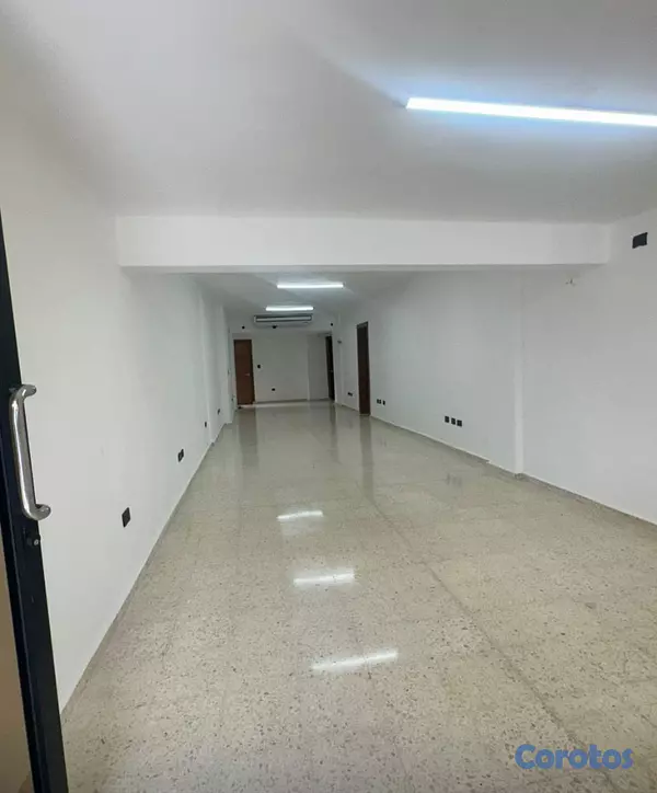 oficinas y locales comerciales - se alquila local  4