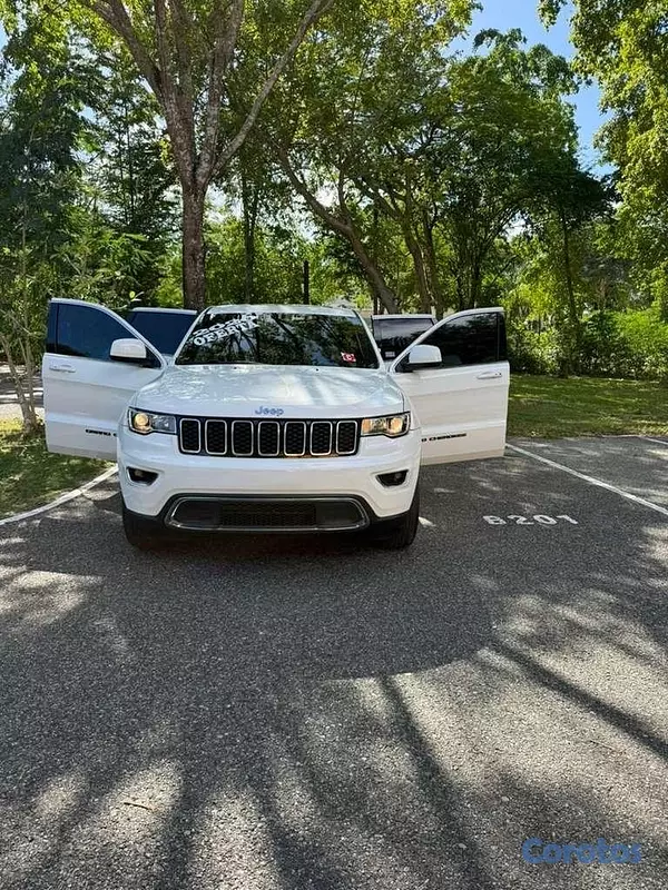 jeepetas y camionetas - JEEP GRAND CHEROKEE LAREDO 2020 6