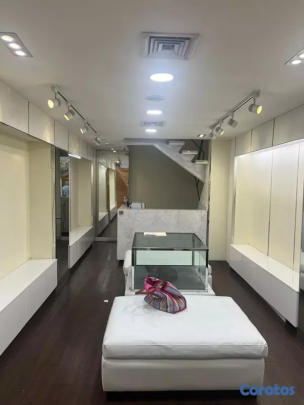 oficinas y locales comerciales - Local en Bella Vista Mall primer Nivel  7