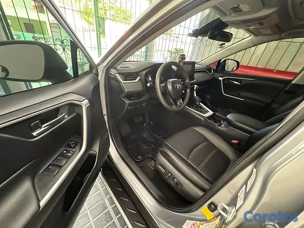 jeepetas y camionetas - 🚙 ¡Toyota RAV4 XLE 2019 – Lista para su nuevo dueñ 2