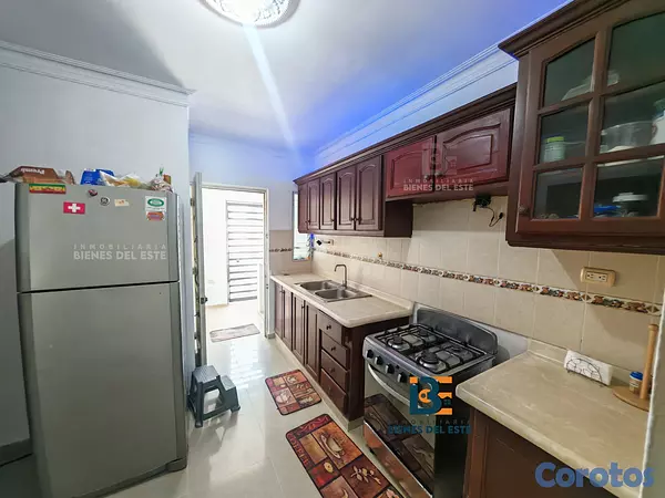 apartamentos - SE VENDE Apartamento con Tres Habitaciones y tres  4