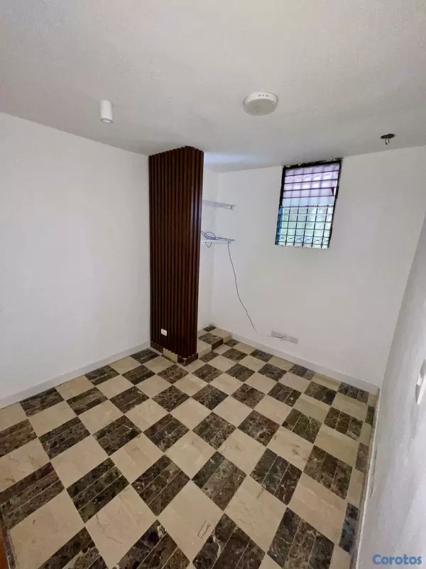 oficinas y locales comerciales - SE ALQUILA LOCAL COMERCIAL – EVARISTO MORALES 4