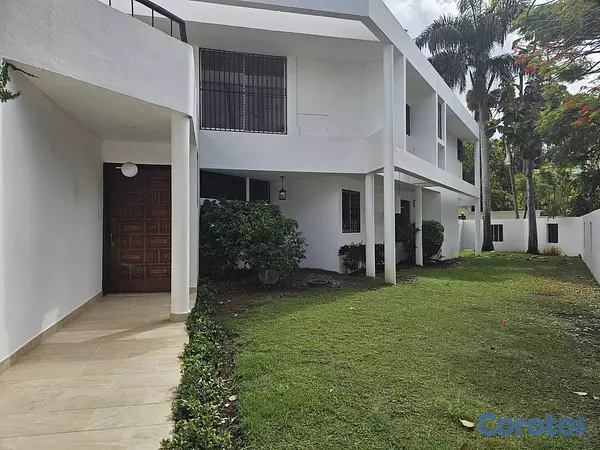 casas - Casa de 5 habitaciones 4 baños 4 parqueos en alqui 13