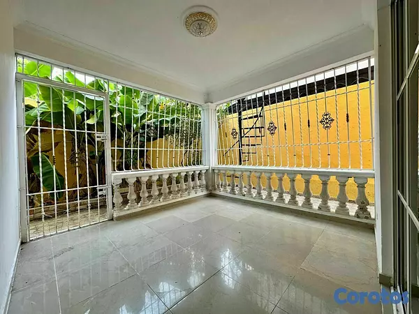 casas - Vendo casa Mirador del este, Santo Domingo este  6