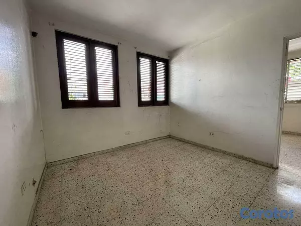 oficinas y locales comerciales - Alquiler Local Ubicado en la Rómulo Betancourt 4