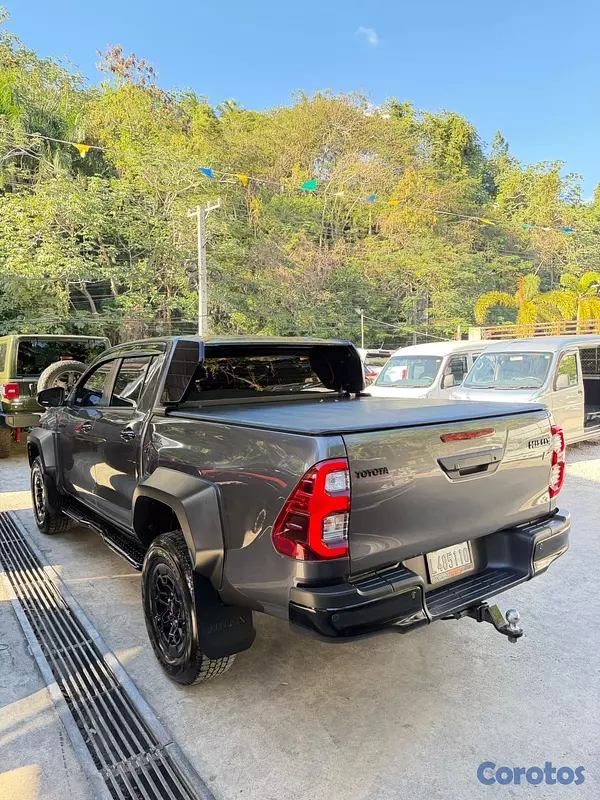 jeepetas y camionetas - Hilux 2023 GR Sport !
con solo 25mil kilómetros , cero detalles .
  2