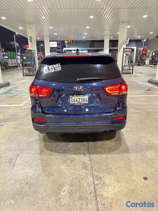 jeepetas y camionetas - KIA SORENTO 2019 LX 3 filas de asientos  5