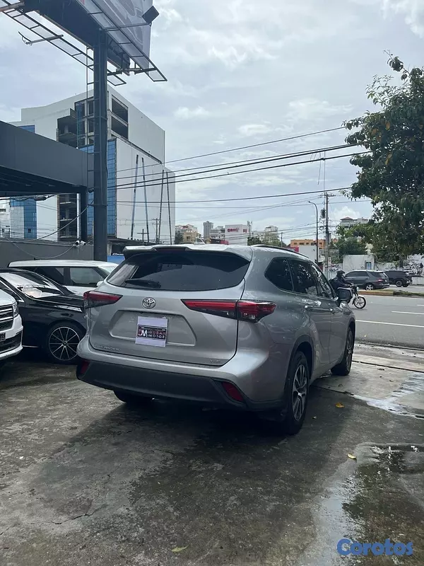 jeepetas y camionetas - Toyota Highlander XLE 2020 7