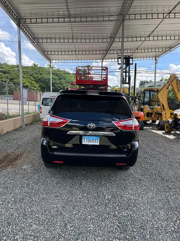 jeepetas y camionetas - Toyota sienna 2017 8