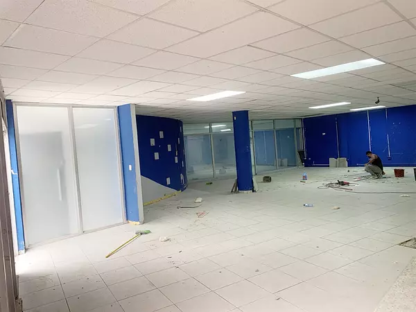 oficinas y locales comerciales - Local con espacio abierto céntrico 4
