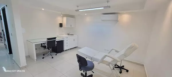 oficinas y locales comerciales - 🔵Alquilo Local comercial 1er piso  130 mts En Naco 
 2